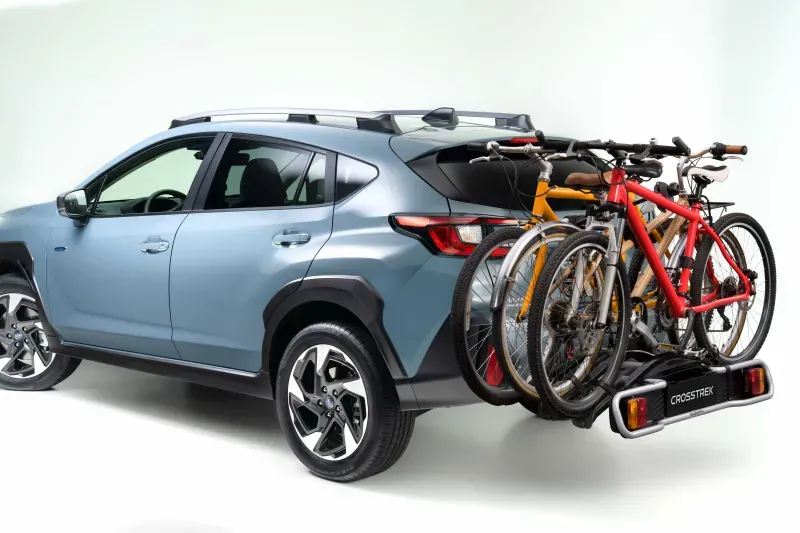 Aizmugurē uzstādāms velosipēdu turētājs (3 velosipēdiem, 13 kontaktu)