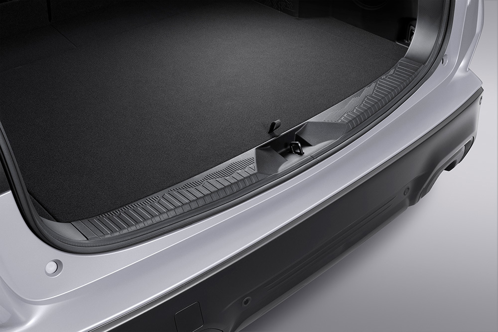 Tuvplāns ar Subaru Forester bagāžas nodalījuma veidoto slieksni.