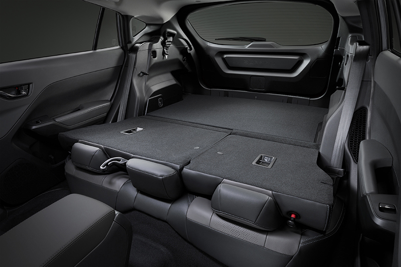 Visais Subaru Crosstrek aizmugurējais sēdeklis ir nolocīts 60/40 dalījumā – izveido plakanu un ietilpīgu virsmu, lai ērti iekrautu lielus vai garus priekšmetus.