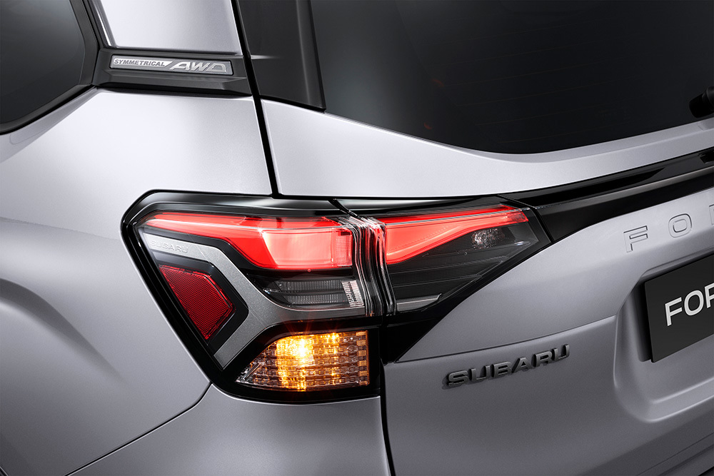 Skulpturālas LED aizmugurējās gaismas piešķir Forester izteiksmīgu un modernu izskatu – redzamas, glītas un drošas.