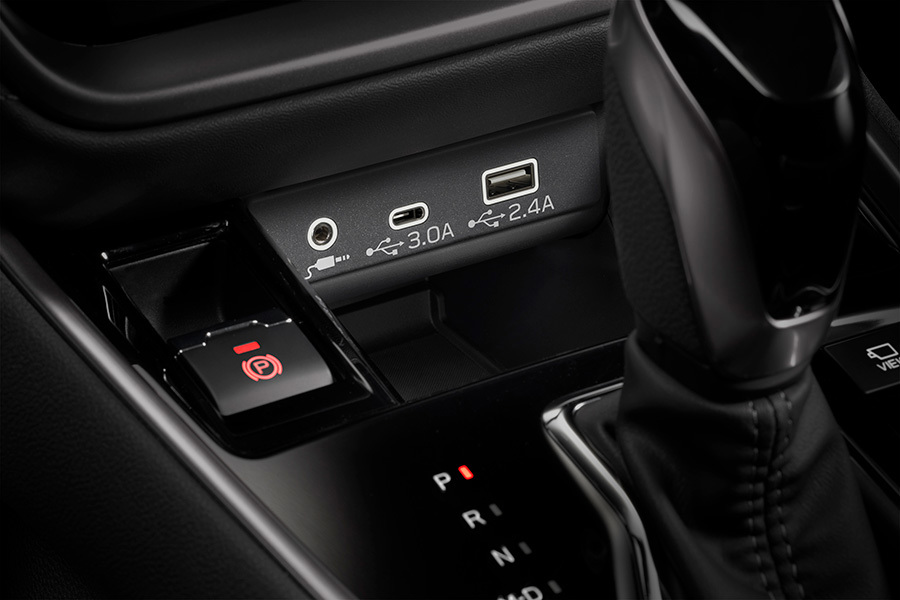 Subaru ar USB Type A un Type C – modernas uzlādes iespējas visā automašīnā, neatkarīgi no izmantotās ierīces vai kabeļa.