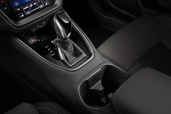 Subaru ar eleganti un funkcionāli veidotu pārnesumu sviru – daļa no intuitīvā salona, kas vērsts uz braukšanas prieku un vadību