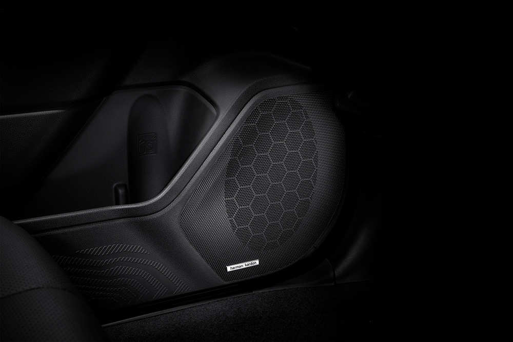 Tuvplāns ar Harman/Kardon skaļruni kā daļu no Subaru augstākās klases audio sistēmas.