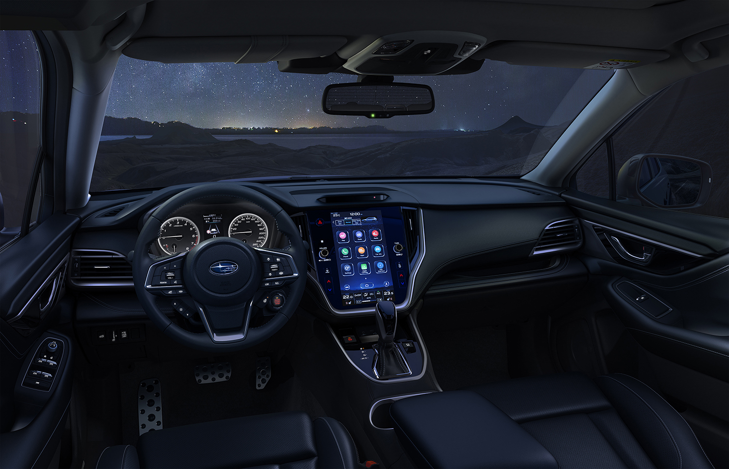 Subaru Outback salons naktī – apgaismots instrumentu panelis un intuitīvi displeji rada drošu, tehnoloģisku un stilīgu vadītāja vidi arī tumsā.