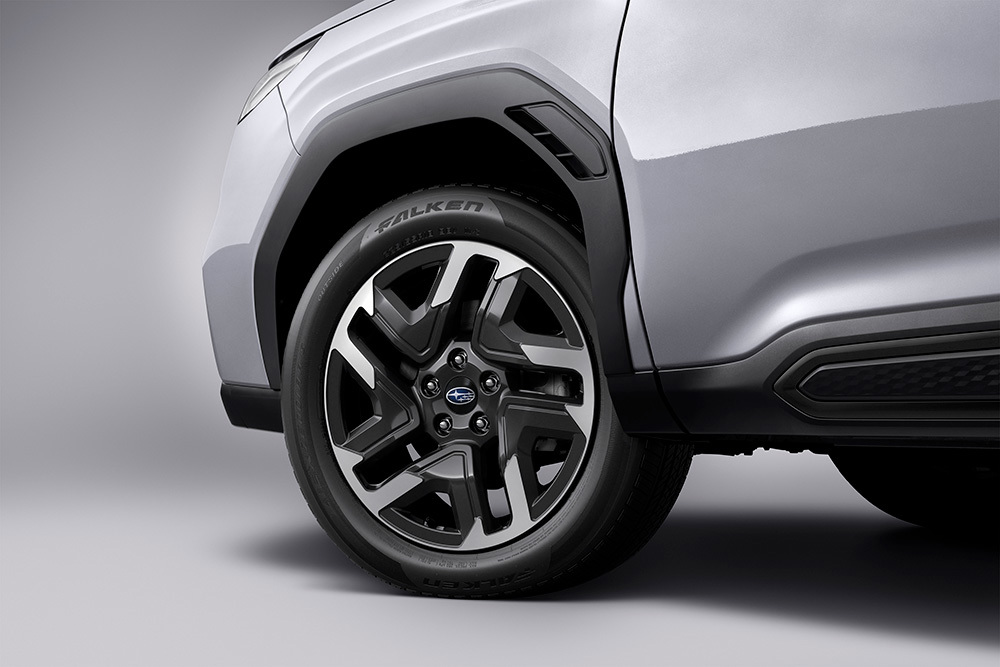 Tuvplāns ar Subaru 18 collu alumīnija diskiem.